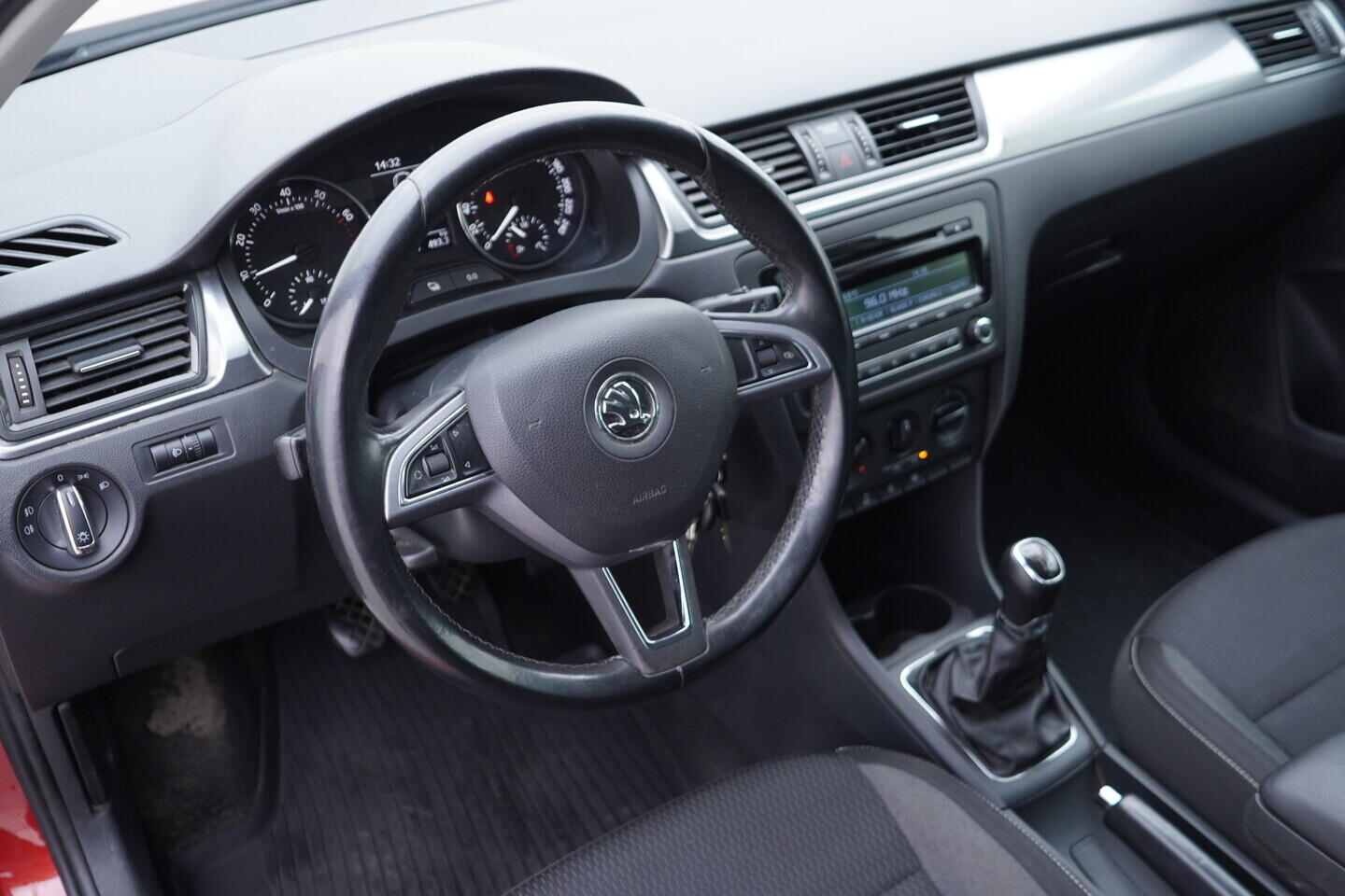 OV190V10931_21.webp_RAPID Ambition 1.2 TSI 63 kW manuál