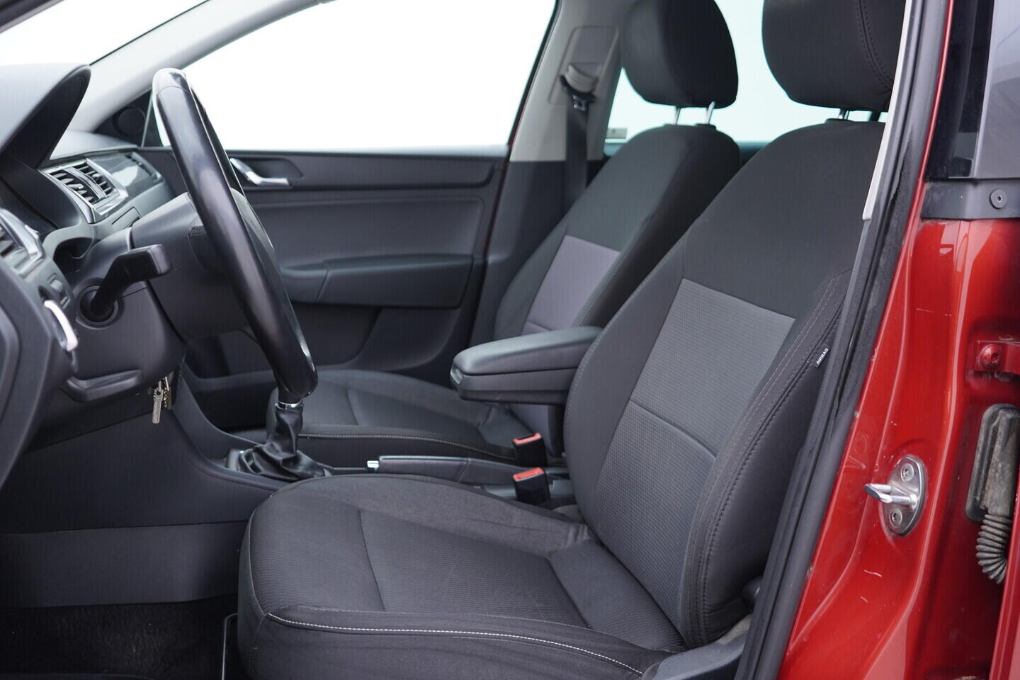 OV190V10931_22.webp_RAPID Ambition 1.2 TSI 63 kW manuál