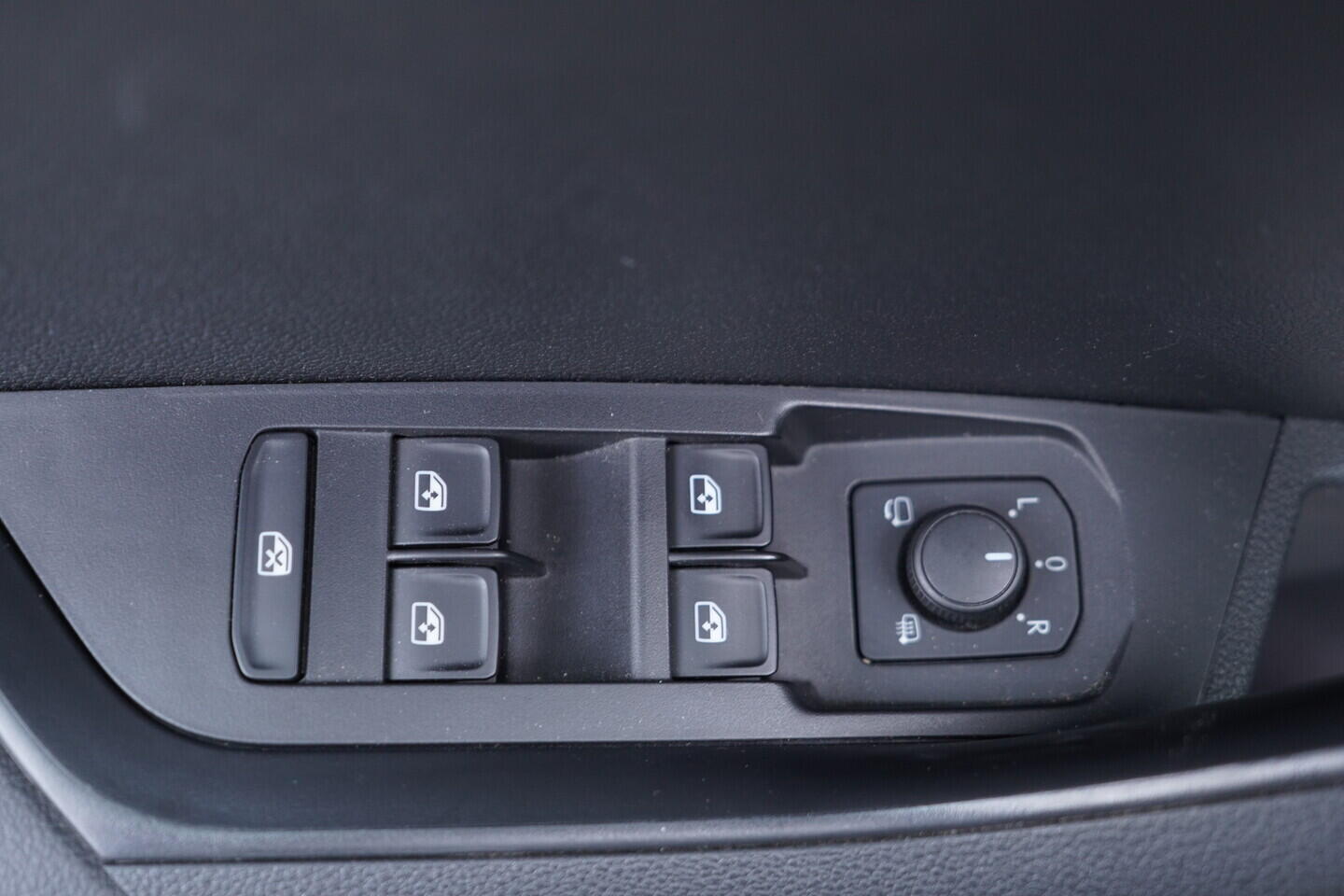 OV190V10932_20.webp_KAROQ Style 1.0 TSI 81 kW manuál