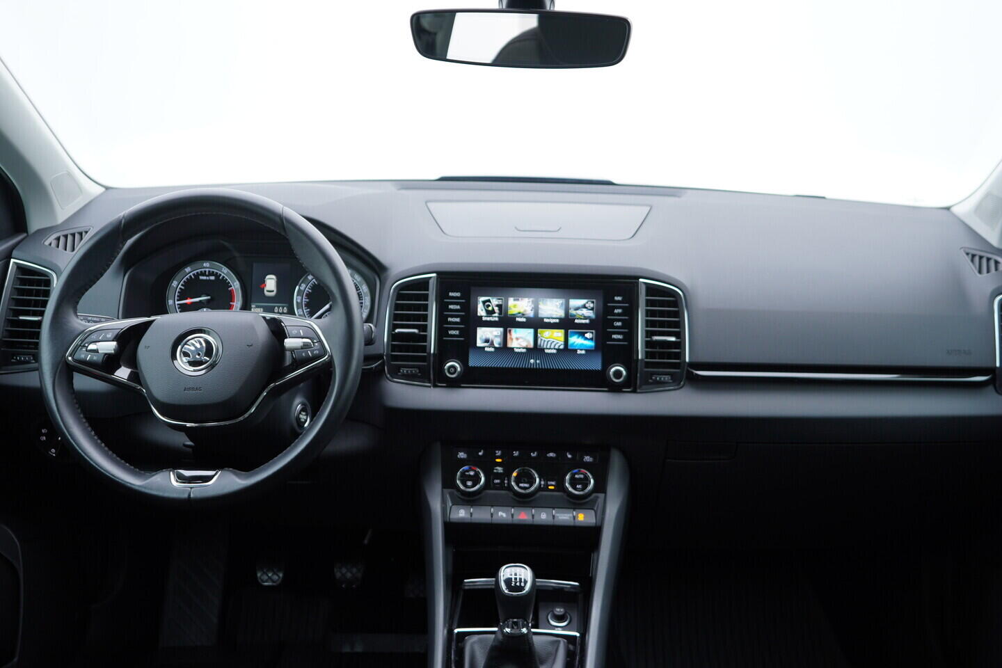 OV190V10932_25.webp_KAROQ Style 1.0 TSI 81 kW manuál