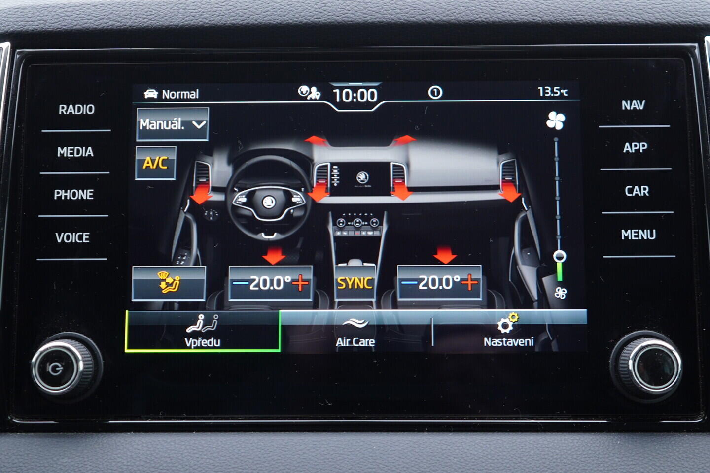 OV190V10932_30.webp_KAROQ Style 1.0 TSI 81 kW manuál