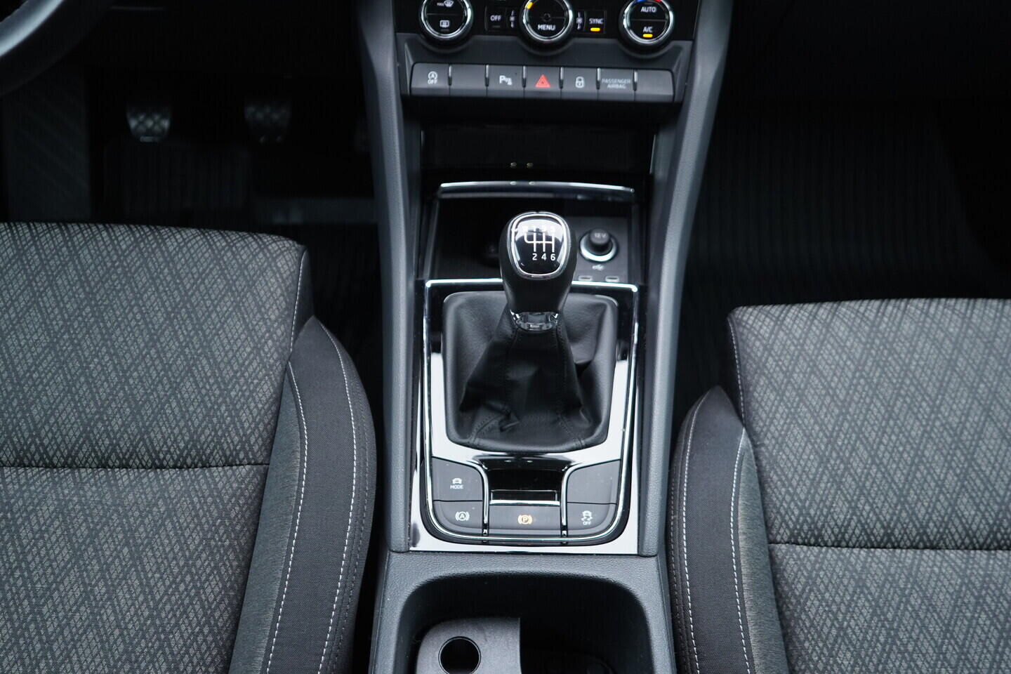 OV190V10932_32.webp_KAROQ Style 1.0 TSI 81 kW manuál