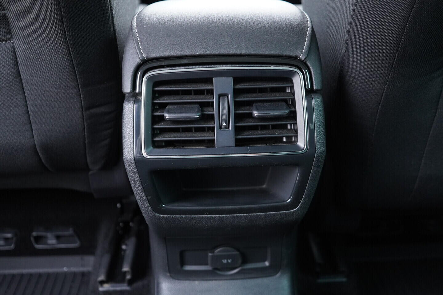 OV190V10932_34.webp_KAROQ Style 1.0 TSI 81 kW manuál