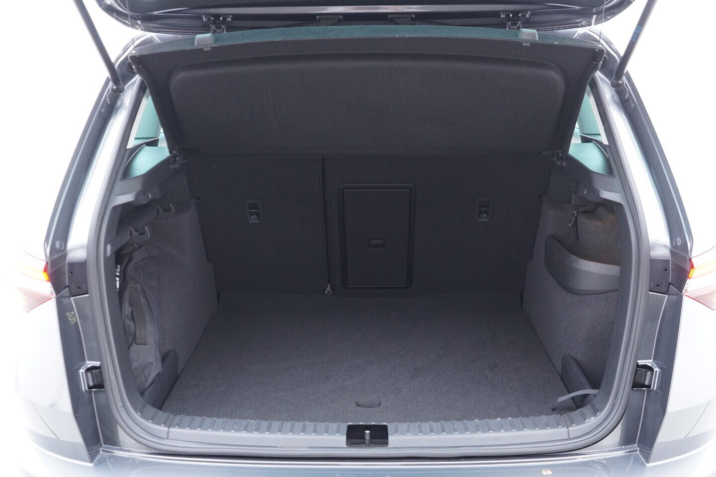 OV190V10932_36.webp_KAROQ Style 1.0 TSI 81 kW manuál