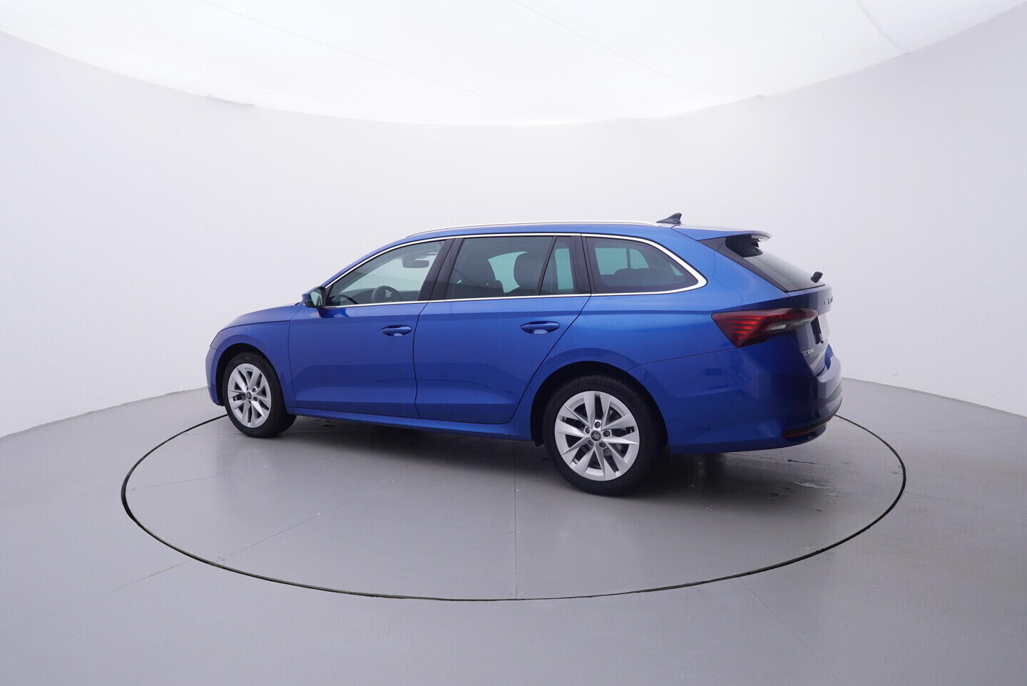 OV190V10935_12.webp_OCTAVIA Top Selection 2.0 TDI 110 kW automat, DPH