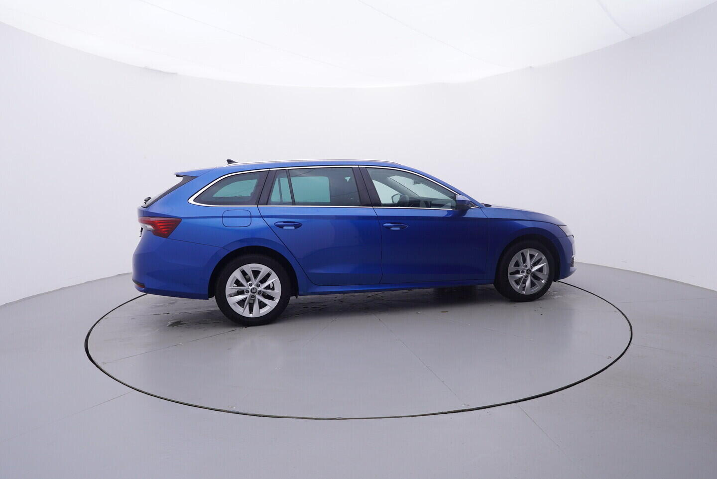 OV190V10935_15.webp_OCTAVIA Top Selection 2.0 TDI 110 kW automat, DPH