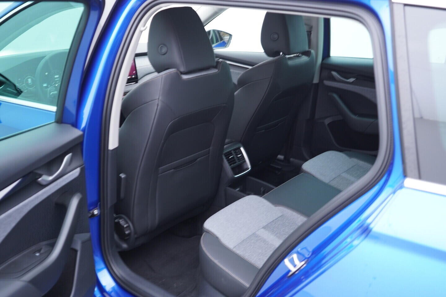 OV190V10935_34.webp_OCTAVIA Top Selection 2.0 TDI 110 kW automat, DPH