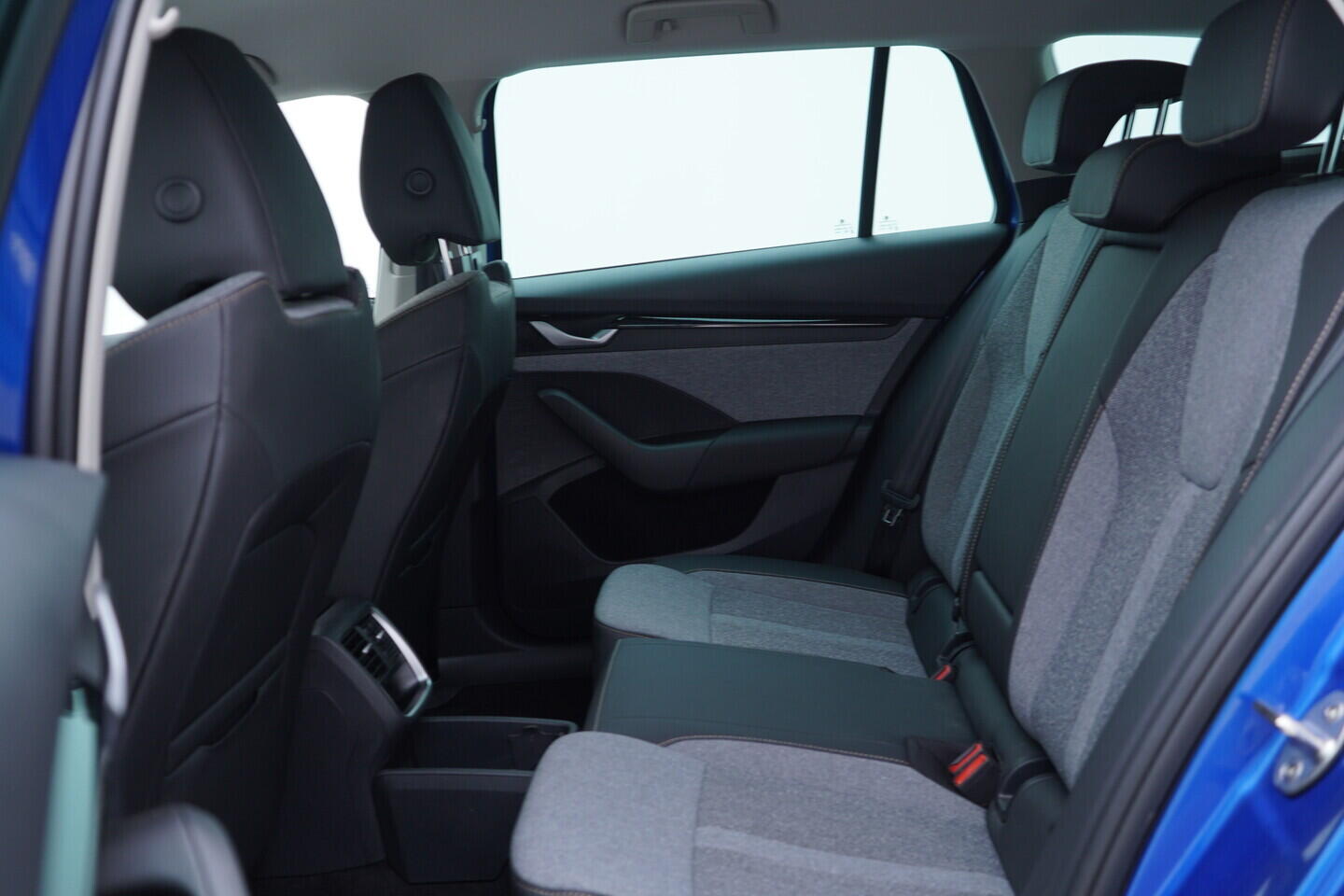 OV190V10936_37.webp_OCTAVIA Top Selection 2.0 TDI 110 kW automat, DPH