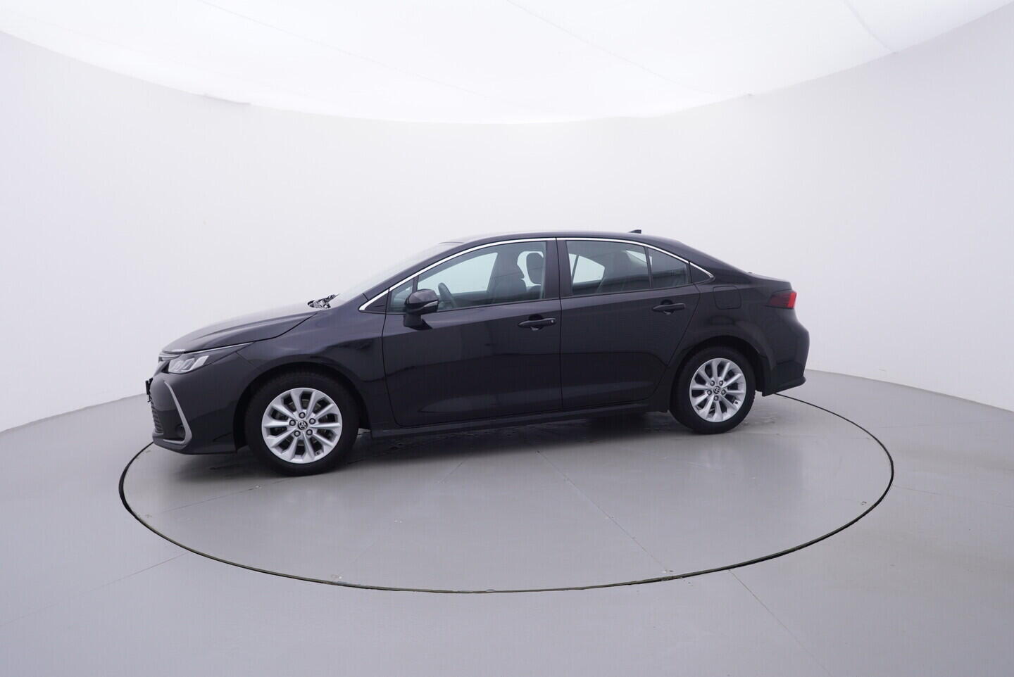 OV190V10939_11.webp_COROLLA Comfort 1.5  92 kW manuál, DPH