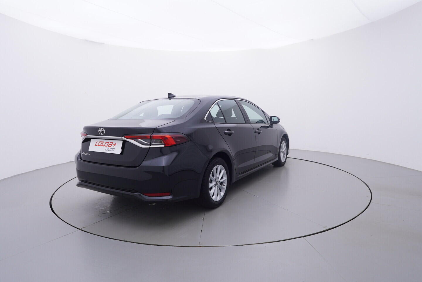 OV190V10939_14.webp_COROLLA Comfort 1.5  92 kW manuál, DPH