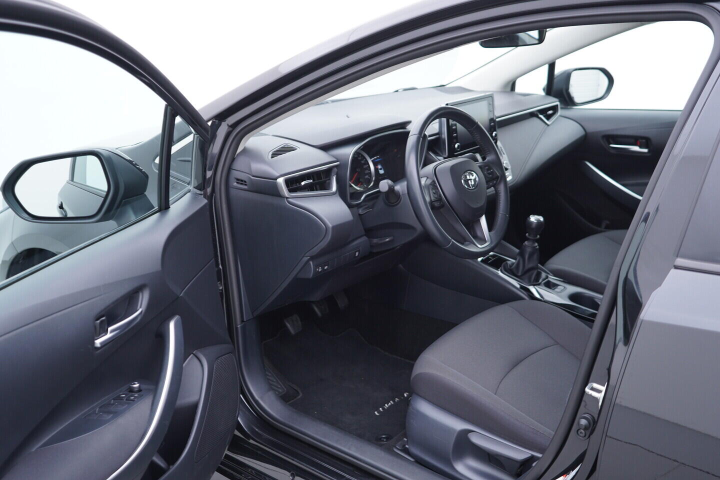 OV190V10939_18.webp_COROLLA Comfort 1.5  92 kW manuál, DPH