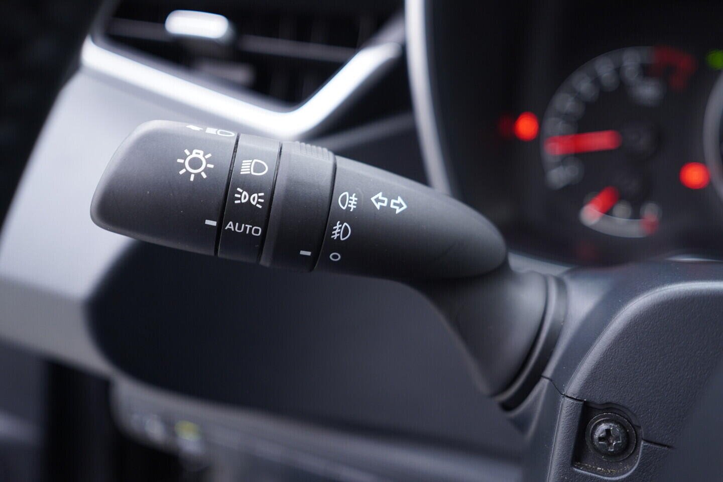 OV190V10939_23.webp_COROLLA Comfort 1.5  92 kW manuál, DPH