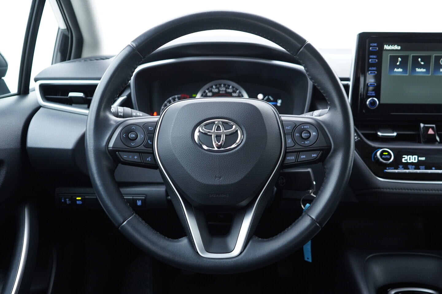 OV190V10939_26.webp_COROLLA Comfort 1.5  92 kW manuál, DPH