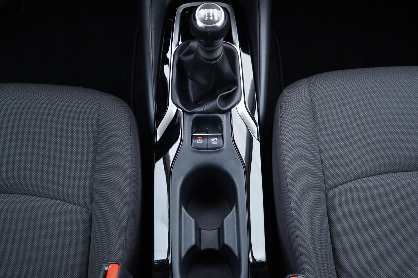 OV190V10939_30.webp_COROLLA Comfort 1.5  92 kW manuál, DPH