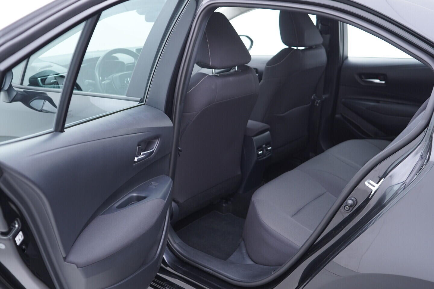 OV190V10939_32.webp_COROLLA Comfort 1.5  92 kW manuál, DPH