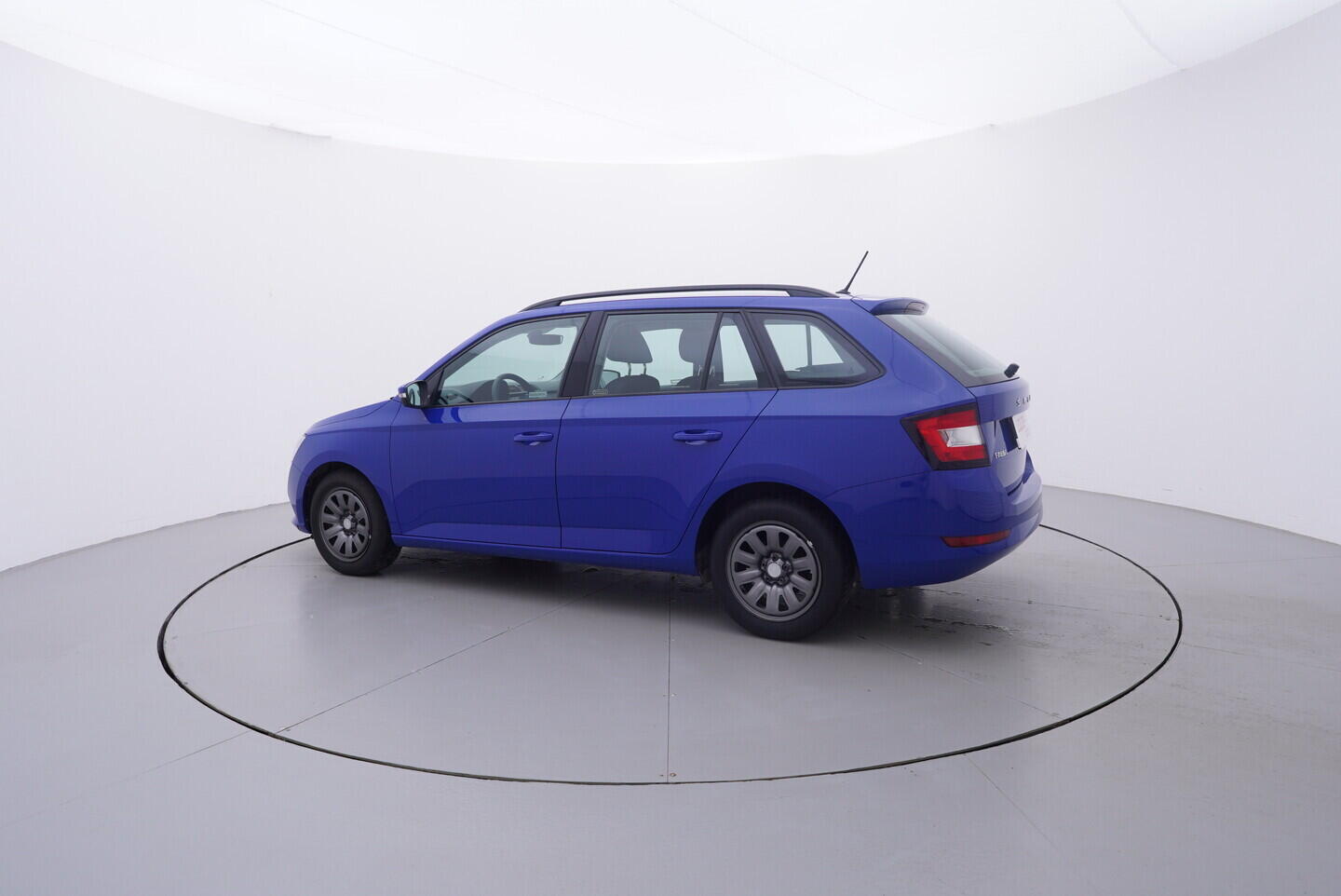 OV190V10941_12.webp_FABIA Tour 1.0 TSI 70 kW manuál, DPH