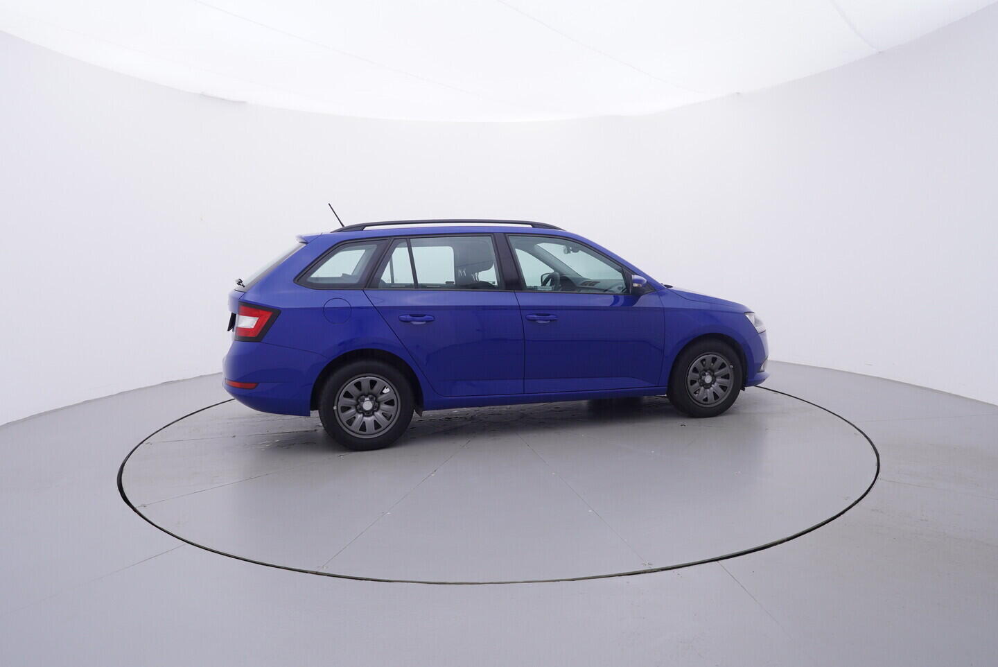 OV190V10941_15.webp_FABIA Tour 1.0 TSI 70 kW manuál, DPH