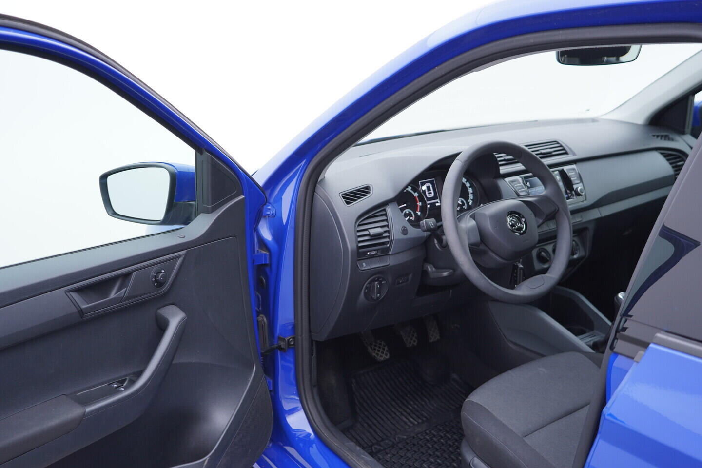 OV190V10941_18.webp_FABIA Tour 1.0 TSI 70 kW manuál, DPH