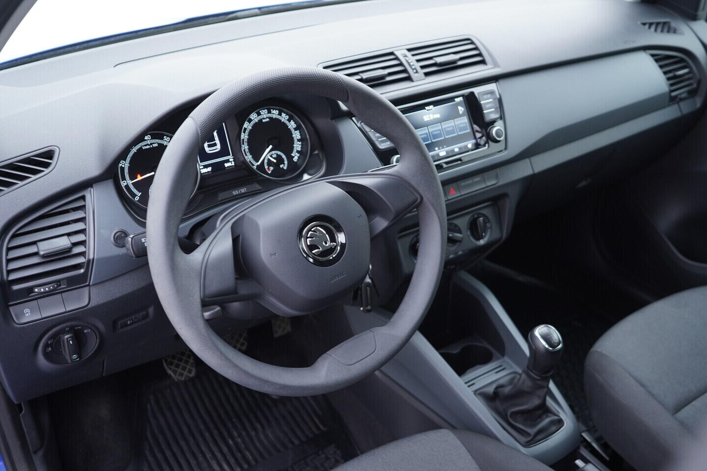 OV190V10941_21.webp_FABIA Tour 1.0 TSI 70 kW manuál, DPH