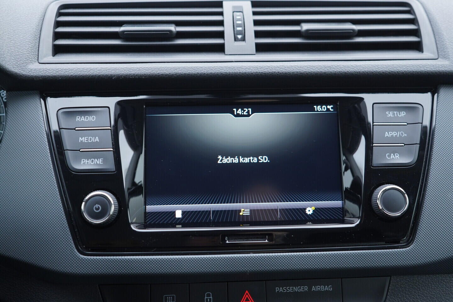 OV190V10941_28.webp_FABIA Tour 1.0 TSI 70 kW manuál, DPH