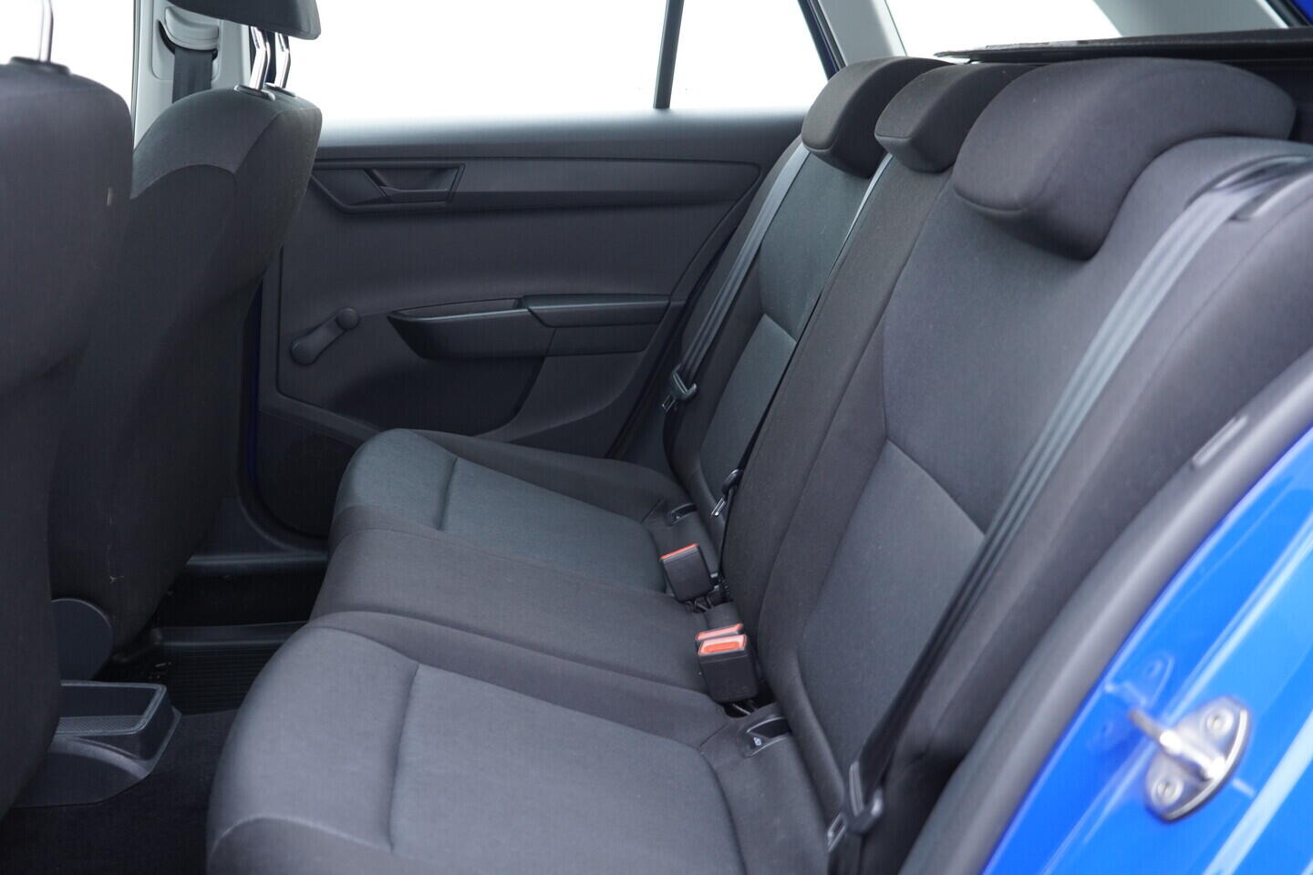 OV190V10941_34.webp_FABIA Tour 1.0 TSI 70 kW manuál, DPH