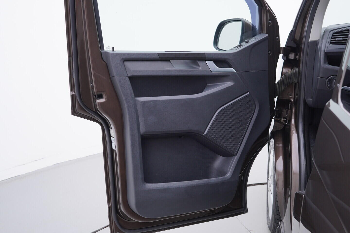 OV190V10943_19.webp_MULTIVAN  2.0 TDI 150 kW automat, DPH