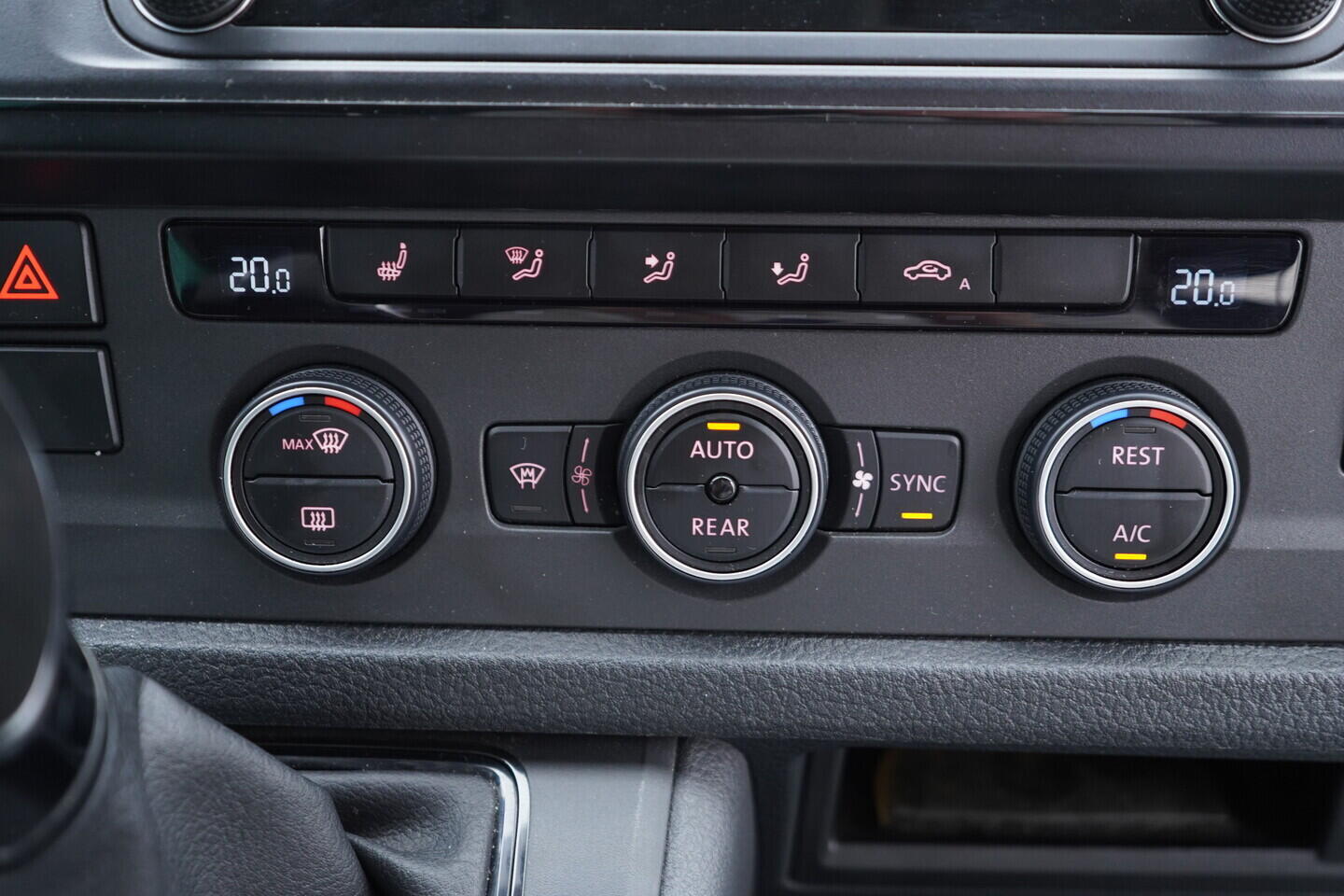 OV190V10943_29.webp_MULTIVAN  2.0 TDI 150 kW automat, DPH