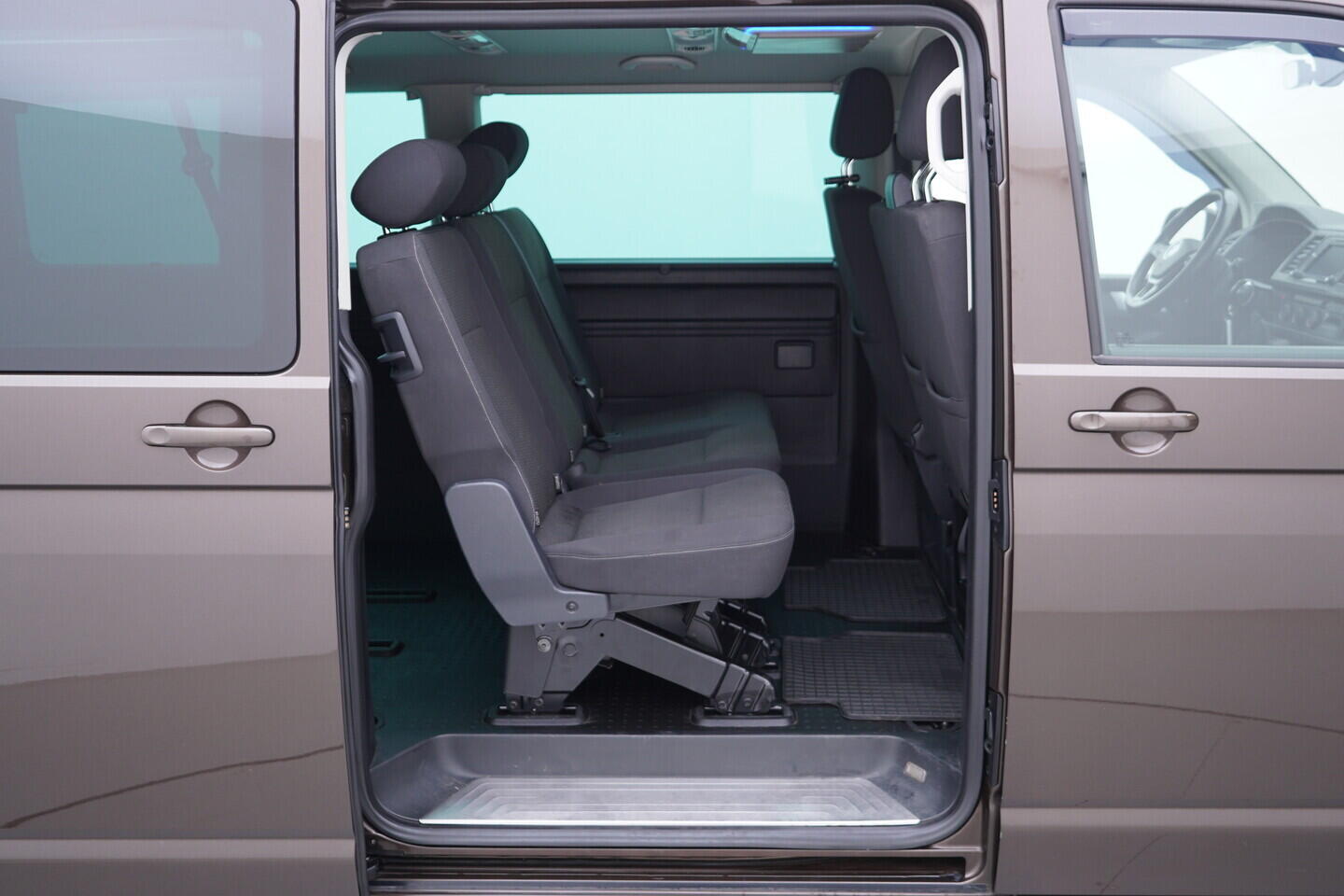 OV190V10943_33.webp_MULTIVAN  2.0 TDI 150 kW automat, DPH