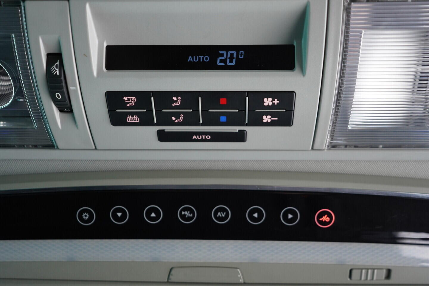 OV190V10943_35.webp_MULTIVAN  2.0 TDI 150 kW automat, DPH