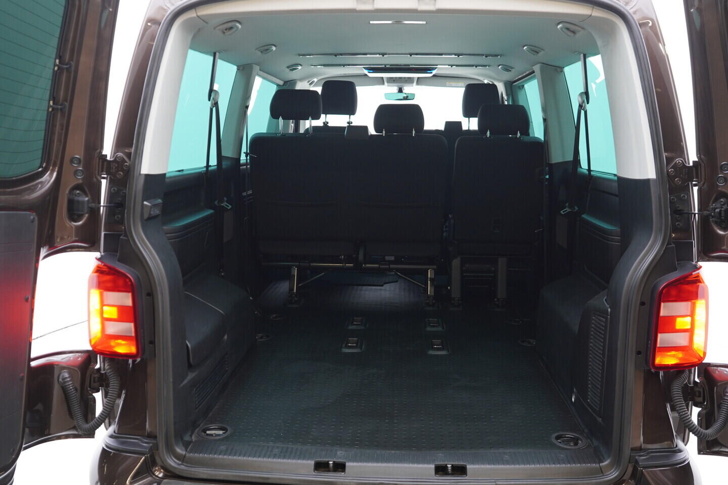 OV190V10943_38.webp_MULTIVAN  2.0 TDI 150 kW automat, DPH