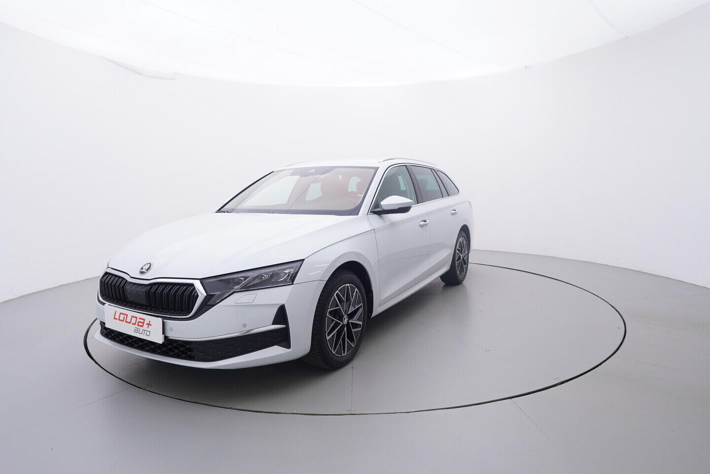 OV190V10950_10.webp_OCTAVIA Top Selection 2.0 TDI 110 kW automat, DPH