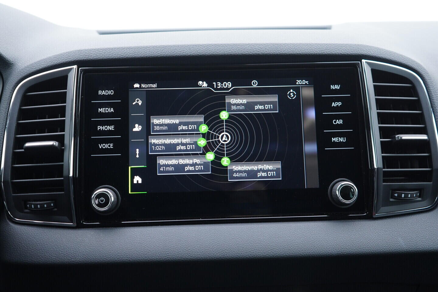 OV190V10952_33.webp_KAROQ Selection 1.5 TSI 110 kW automat, DPH