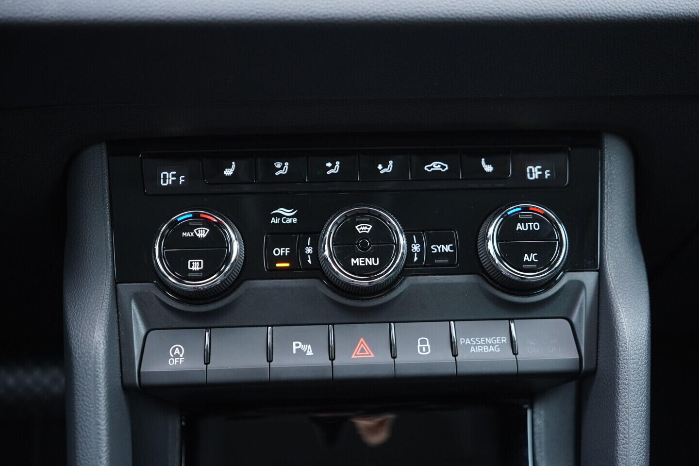 OV190V10952_34.webp_KAROQ Selection 1.5 TSI 110 kW automat, DPH