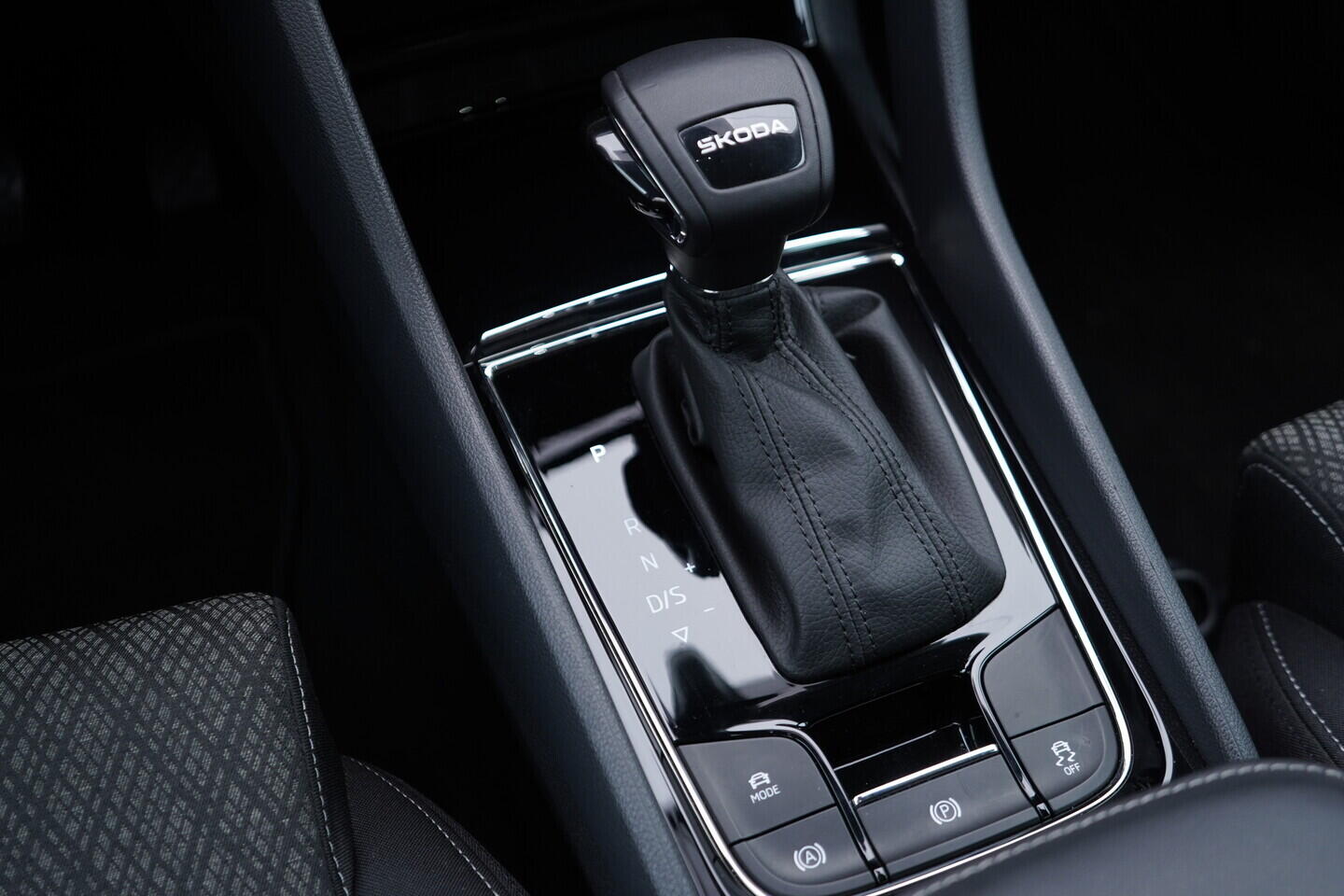 OV190V10952_36.webp_KAROQ Selection 1.5 TSI 110 kW automat, DPH