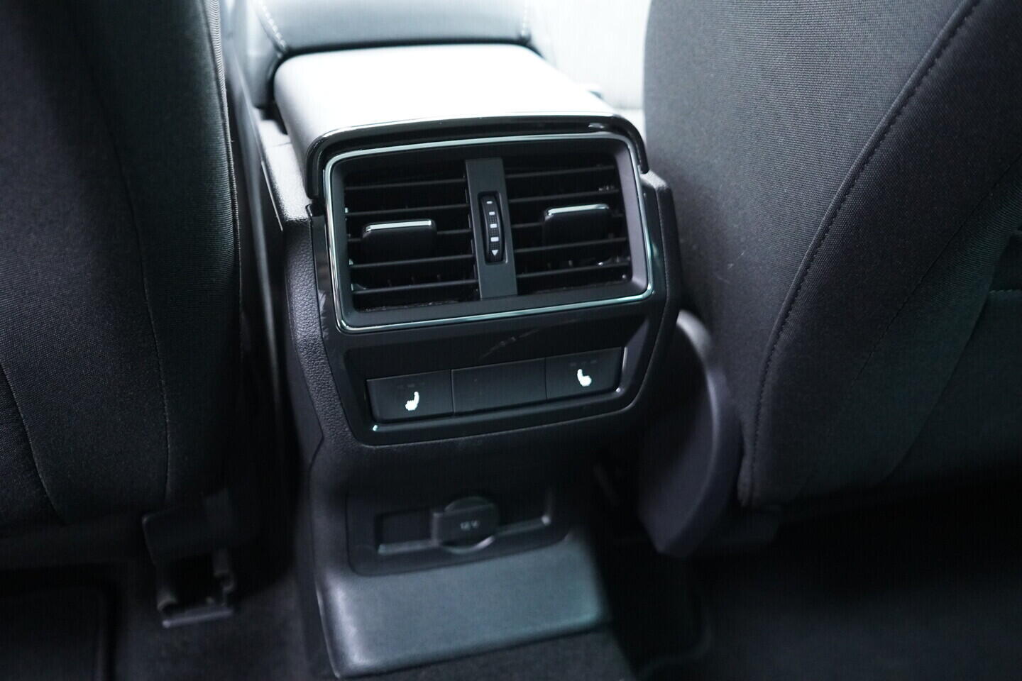 OV190V10952_39.webp_KAROQ Selection 1.5 TSI 110 kW automat, DPH