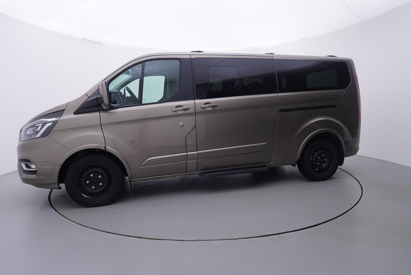 OV190V10956_11.webp_TOURNEO CUSTOM Titanium 2.0  136 kW manuál, DPH