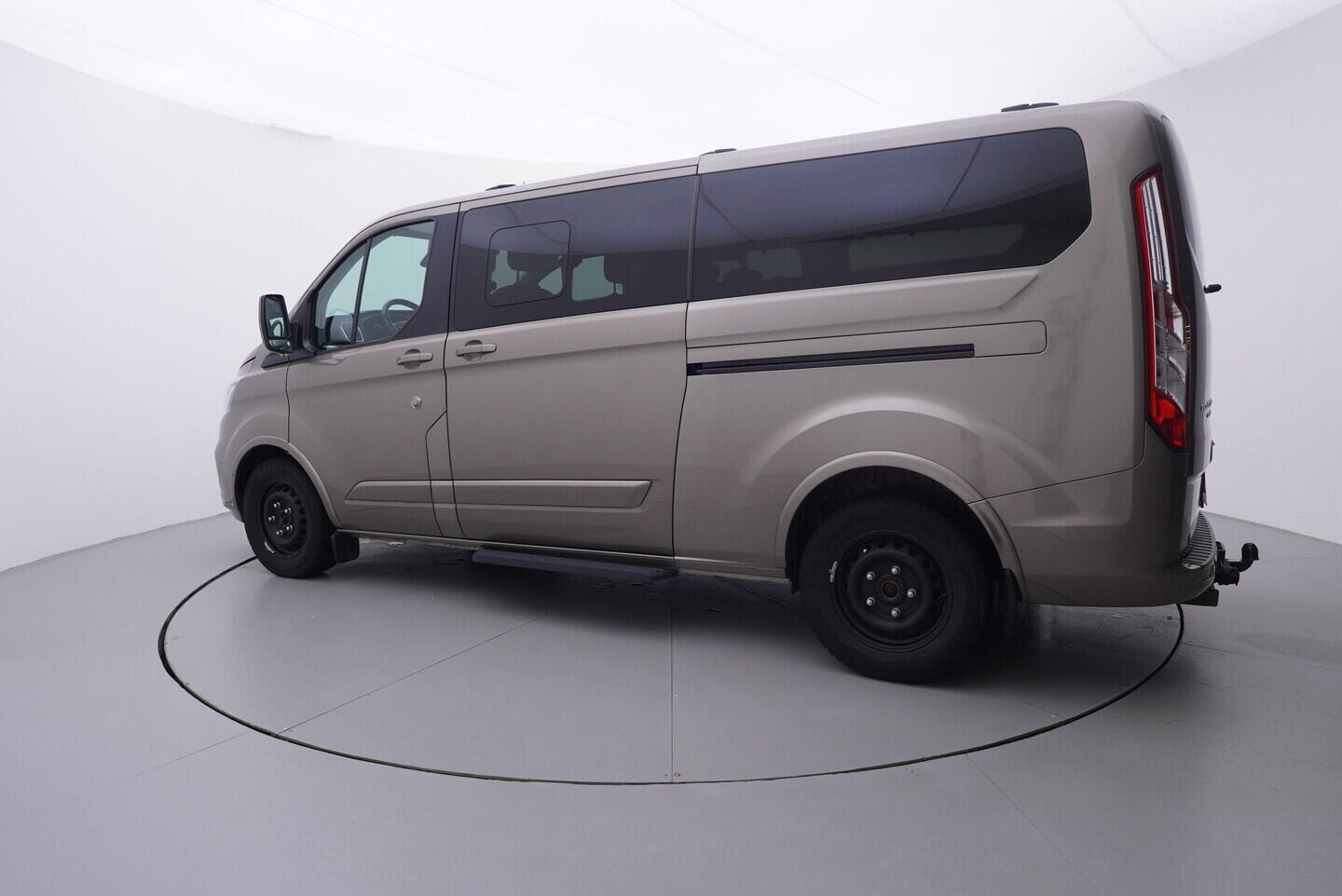 OV190V10956_12.webp_TOURNEO CUSTOM Titanium 2.0  136 kW manuál, DPH