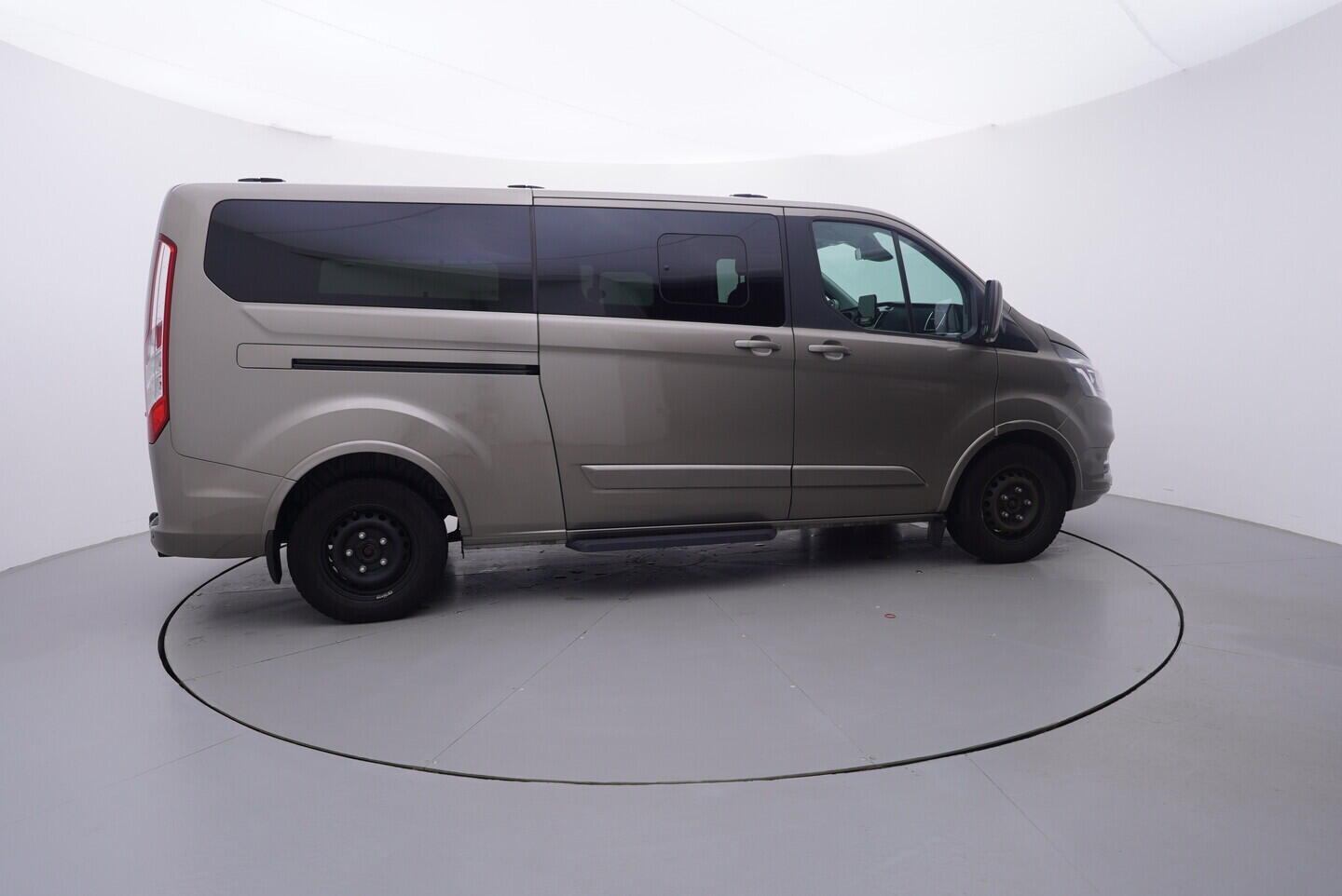 OV190V10956_15.webp_TOURNEO CUSTOM Titanium 2.0  136 kW manuál, DPH