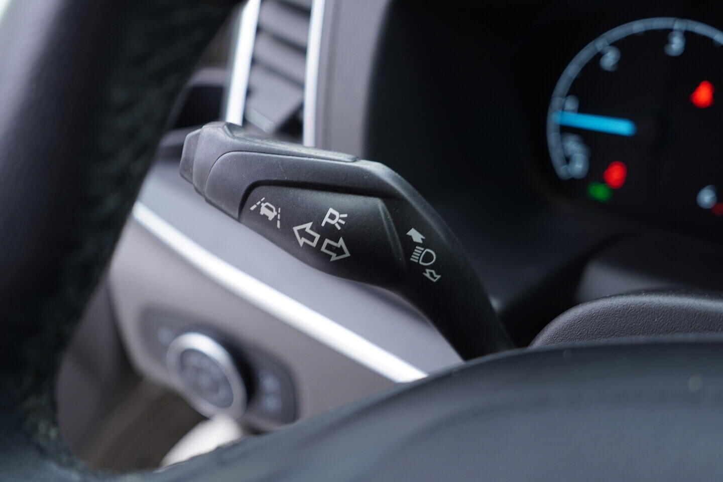 OV190V10956_24.webp_TOURNEO CUSTOM Titanium 2.0  136 kW manuál, DPH