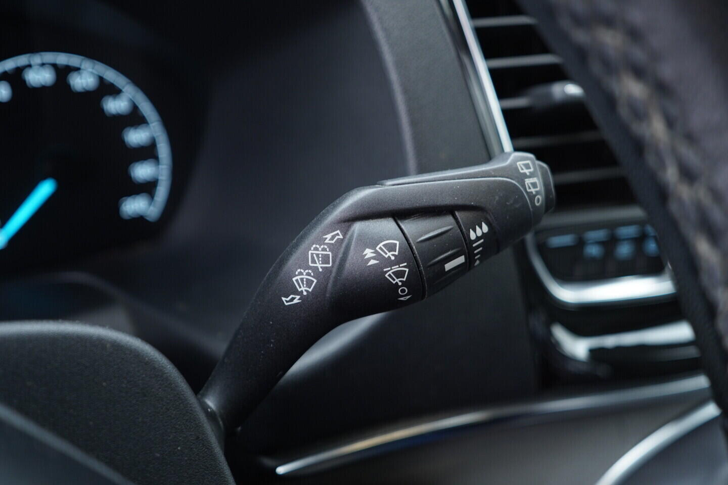 OV190V10956_25.webp_TOURNEO CUSTOM Titanium 2.0  136 kW manuál, DPH