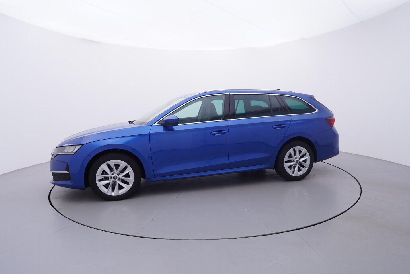 OV190V10960_11.webp_OCTAVIA Top Selection 2.0 TDI 110 kW automat, DPH