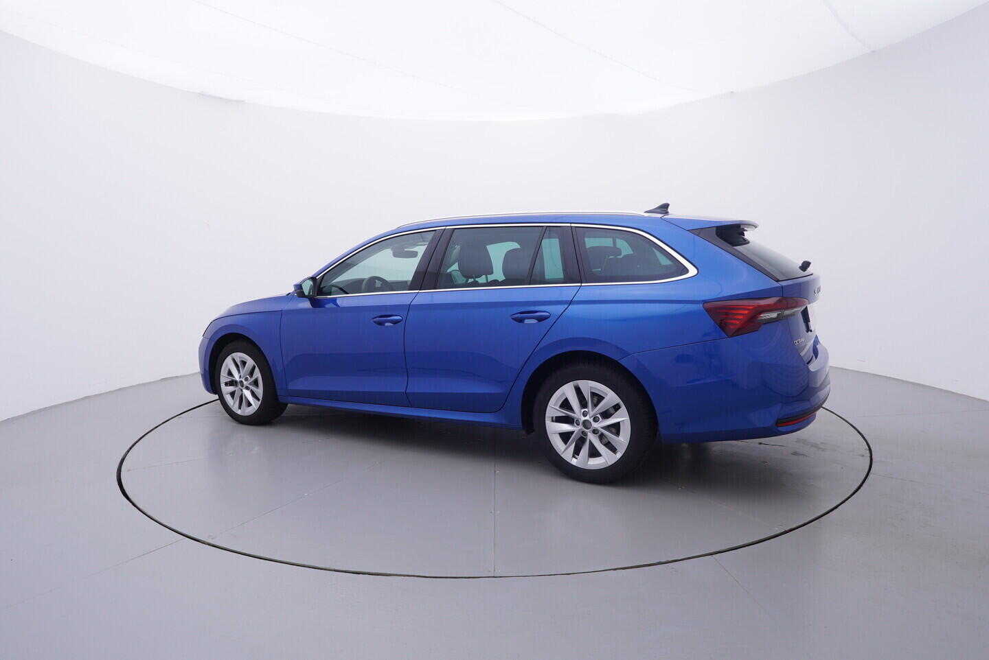 OV190V10960_12.webp_OCTAVIA Top Selection 2.0 TDI 110 kW automat, DPH