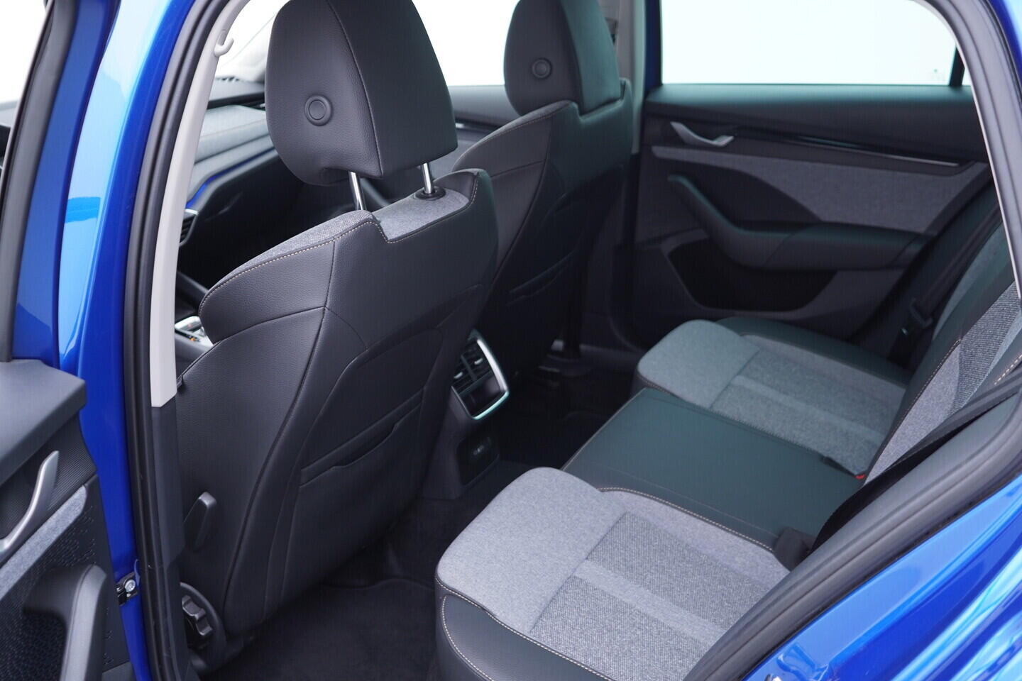 OV190V10960_33.webp_OCTAVIA Top Selection 2.0 TDI 110 kW automat, DPH