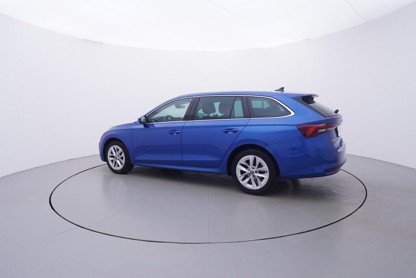 OV190V10961_12.webp_OCTAVIA Top Selection 2.0 TDI 110 kW automat, DPH