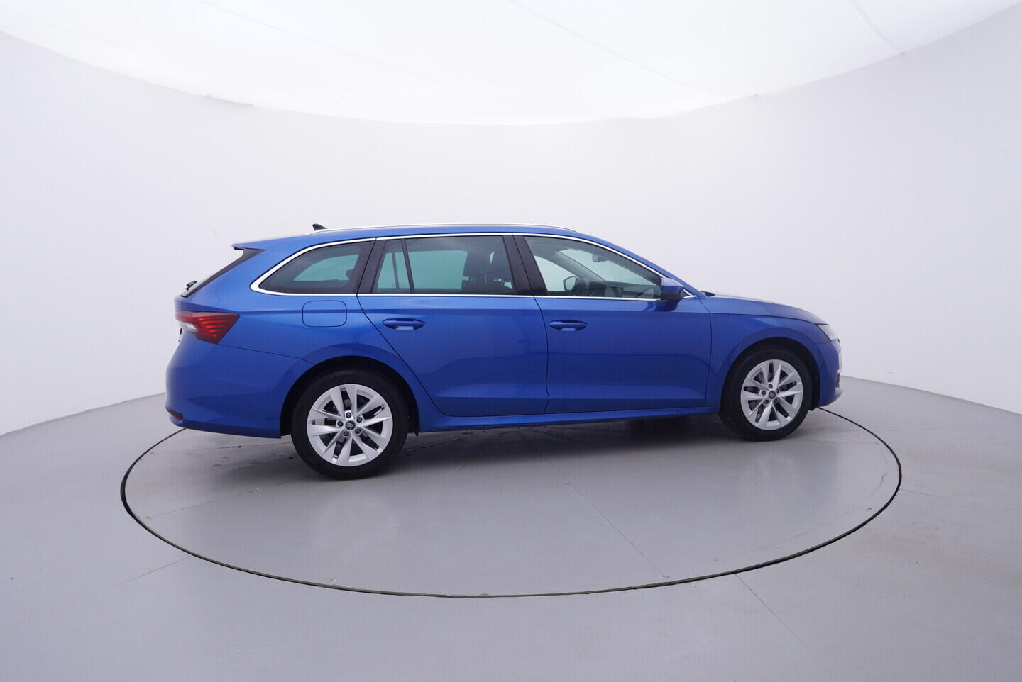 OV190V10961_15.webp_OCTAVIA Top Selection 2.0 TDI 110 kW automat, DPH