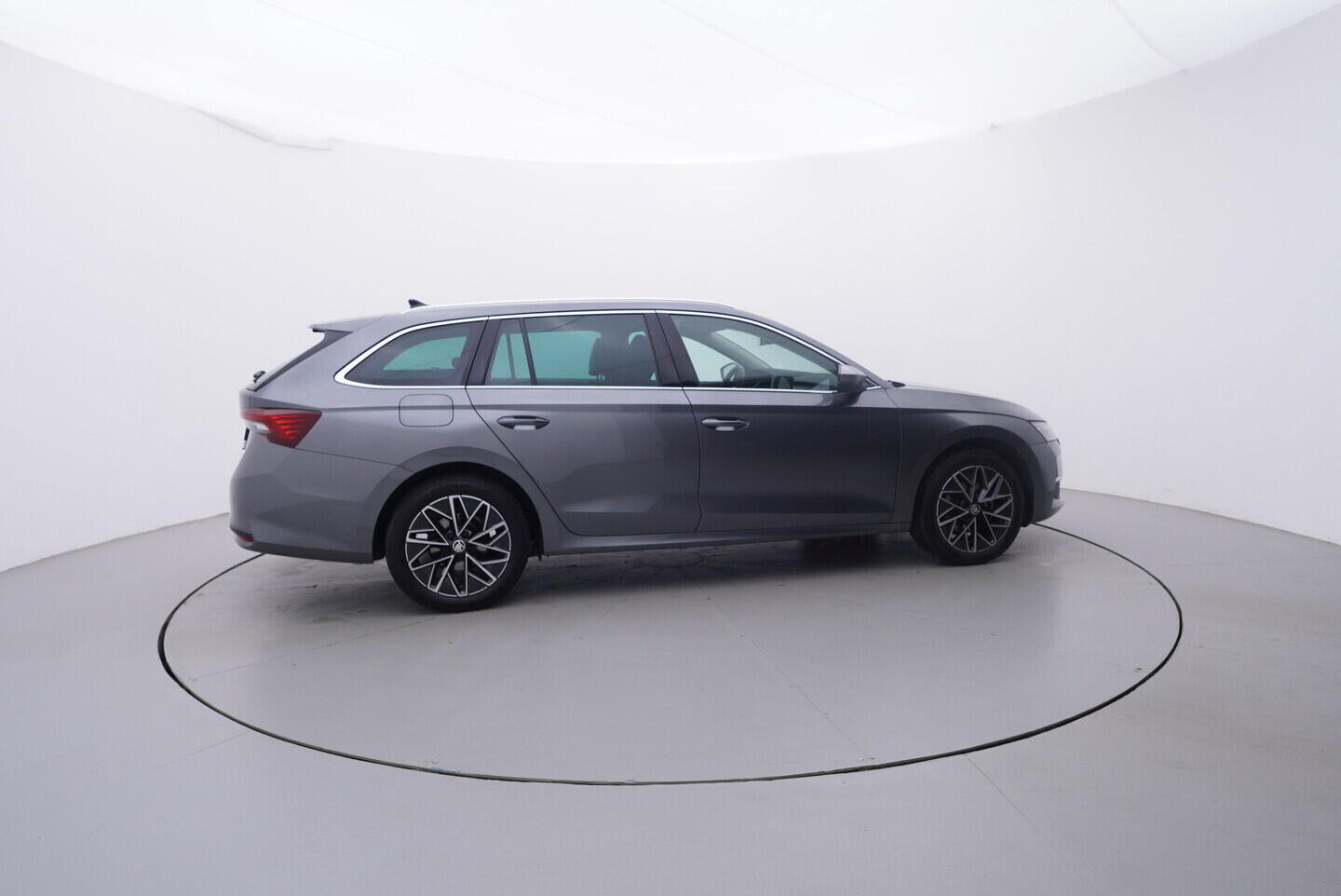 OV190V10963_15.webp_OCTAVIA Top Selection 2.0 TDI 110 kW automat, DPH