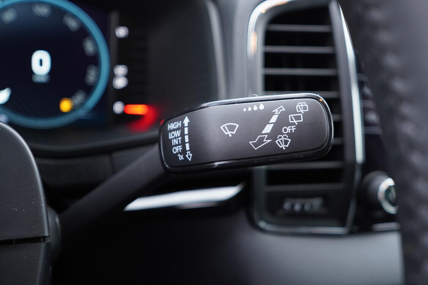 OV190V10966_25.webp_KAROQ Selection 1.5 TSI 110 kW automat, DPH