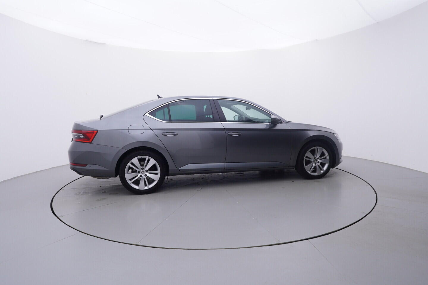 OV190V10971_15.webp_SUPERB Style 2.0 TSI 140 kW automat, DPH