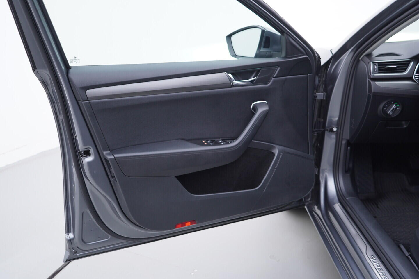 OV190V10971_19.webp_SUPERB Style 2.0 TSI 140 kW automat, DPH