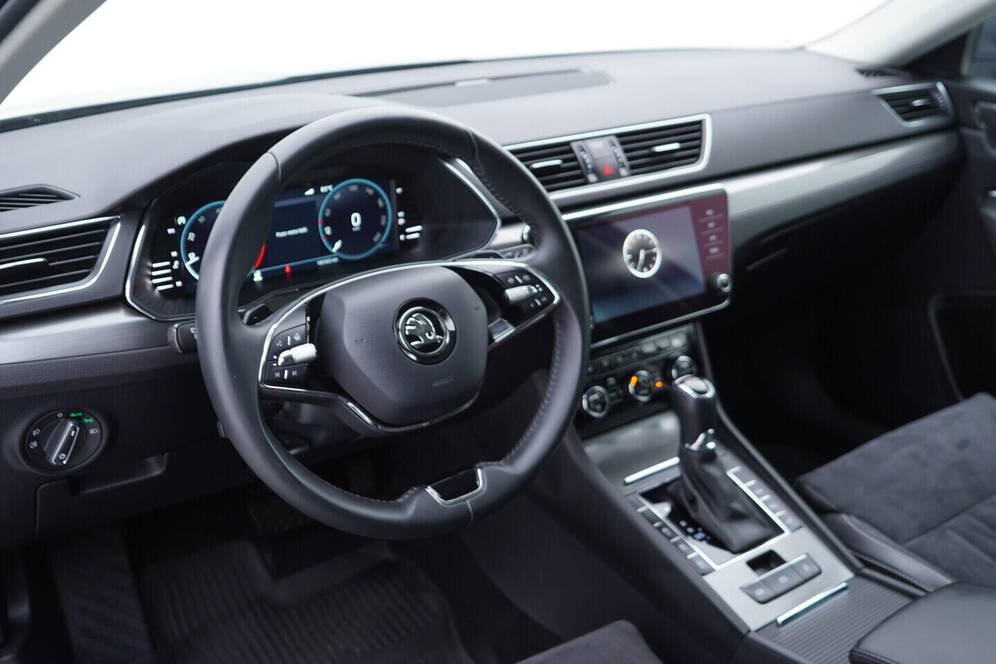 OV190V10971_22.webp_SUPERB Style 2.0 TSI 140 kW automat, DPH